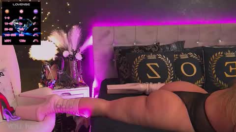 Snapshot of zoemesmerizee chatting on October 6, 2025, 4:59 pm ZoeMesmerize online show from October 6, 2025, 4:59 pm