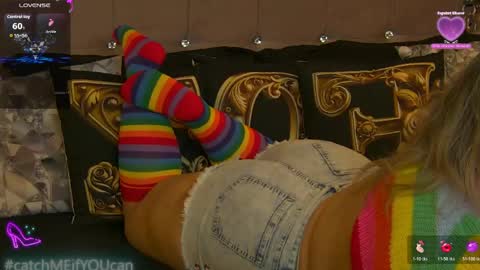 Snapshot of zoemesmerizee chatting on April 15, 2026, 5:36 am ZoeMesmerize online show from April 15, 2026, 5:36 am