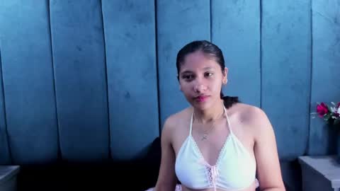 zoesmiitt online show from June 16, 2026, 1:03 pm