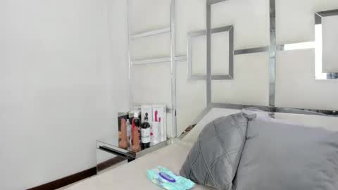 Snapshot of zoeswanx chatting on March 28, 2026, 2:27 pm ZoeSwam online show from March 28, 2026, 2:27 pm