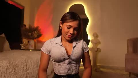 zoevidal_ online show from October 13, 2025, 11:54 am