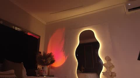 zoevidal_ online show from October 23, 2025, 11:53 am