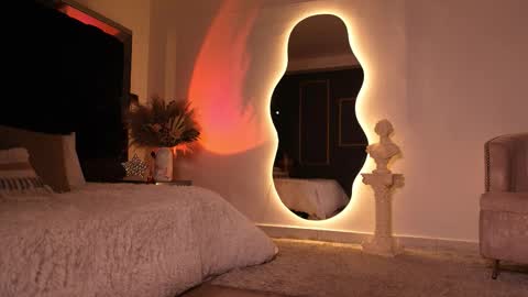 zoevidal_ online show from November 13, 2025, 11:53 am