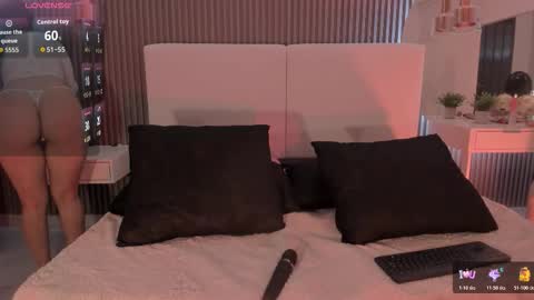  ZOE  online show from November 17, 2025, 9:31 pm