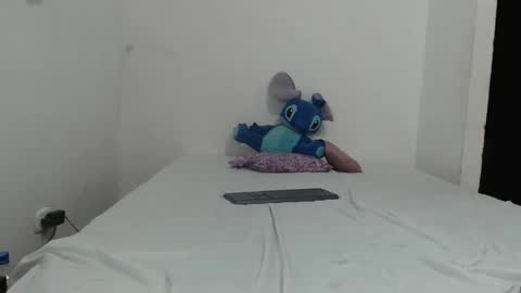 Snapshot of zoeyandnoah chatting on November 19, 2025, 2:44 am ZoeyANDNoah online show from November 19, 2025, 2:44 am