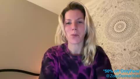 Snapshot of zoeydanner chatting on January 28, 2025, 9:30 am Zoeydanner online show from January 28, 2025, 9:30 am