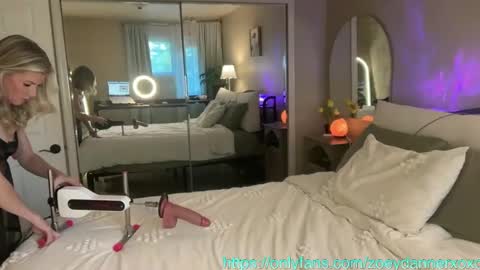 Snapshot of zoeydanner chatting on October 22, 2025, 11:15 pm Zoeydanner online show from October 22, 2025, 11:15 pm