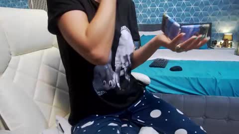 Zoey online show from October 3, 2025, 1:19 pm