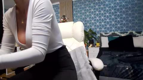 Zoey online show from December 2, 2025, 7:20 pm