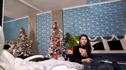 Zoey online show from December 15, 2025, 6:45 pm