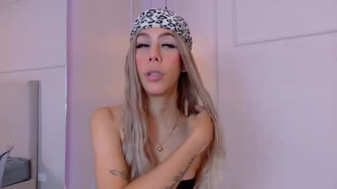 Zoey online show from May 25, 2026, 12:55 pm