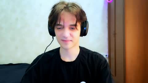Snapshot of zombde32 chatting on May 12, 2026, 1:19 pm Zombdeeeee online show from May 12, 2026, 1:19 pm