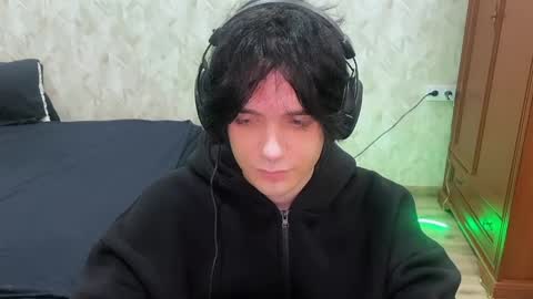 Snapshot of zombde32 chatting on May 21, 2026, 10:28 pm Zombdeeeee online show from May 21, 2026, 10:28 pm