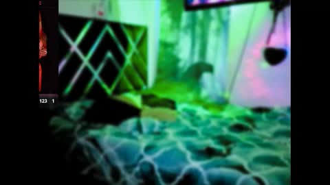 Snapshot of zooee_01 chatting on February 4, 2026, 11:09 pm Zoee online show from February 4, 2026, 11:09 pm