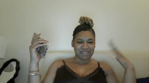 Snapshot of zoravoyce chatting on February 23, 2025, 5:12 am Treasure Golden online show from February 23, 2025, 5:12 am