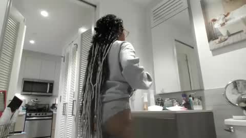 Snapshot of zoravoyce chatting on September 19, 2025, 9:15 pm Treasure Golden online show from September 19, 2025, 9:15 pm