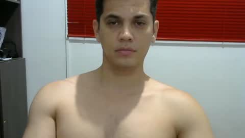 Snapshot of zoro_00 chatting on March 1, 2026, 12:12 am zoro_00 online show from March 1, 2026, 12:12 am