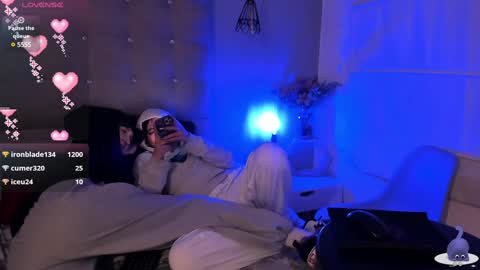 Snapshot of zowi_hottiee chatting on December 10, 2024, 8:19 am cintya kors online show from December 10, 2024, 8:19 am
