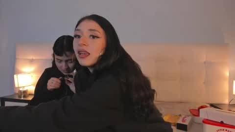Snapshot of zowi_hottiee chatting on December 31, 2024, 3:12 am cintya kors online show from December 31, 2024, 3:12 am