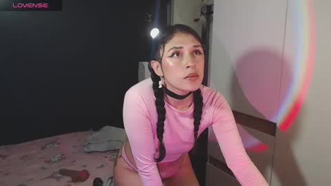 Snapshot of zowi_hottiee chatting on October 15, 2025, 12:22 am cintya kors online show from October 15, 2025, 12:22 am