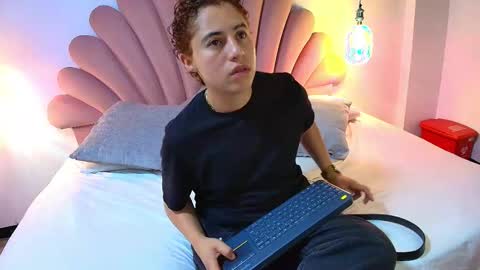 Zukulan online show from November 9, 2025, 4:55 am