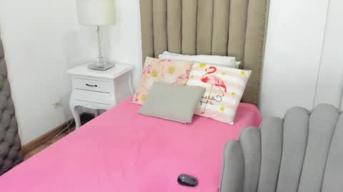 Snapshot of zusan_king_ chatting on April 1, 2026, 2:56 am Im Zusan My schedule is from 1030pm to 430 am colombian time online show from April 1, 2026, 2:56 am