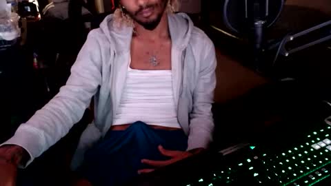 Snapshot of zylr chatting on October 24, 2025, 6:21 am mixedtwinklol online show from October 24, 2025, 6:21 am