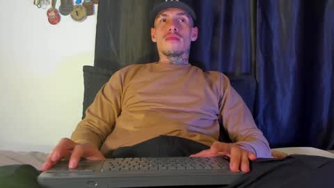 Snapshot of zyongarcia2020 chatting on December 16, 2024, 2:25 am zyon garcia online show from December 16, 2024, 2:25 am