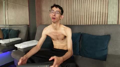 Zyro Nigth online show from November 12, 2025, 2:28 pm