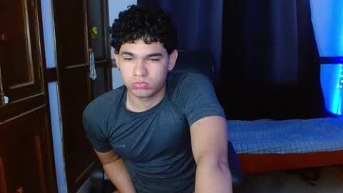 Snapshot of zyrosxk chatting on December 23, 2025, 6:22 am antonio felipe online show from December 23, 2025, 6:22 am