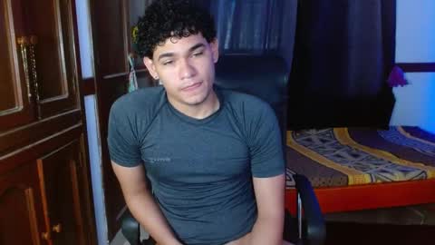 Snapshot of zyrosxk chatting on January 7, 2026, 4:09 pm antonio felipe online show from January 7, 2026, 4:09 pm