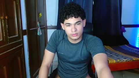 Snapshot of zyrosxk chatting on January 8, 2026, 3:47 pm antonio felipe online show from January 8, 2026, 3:47 pm