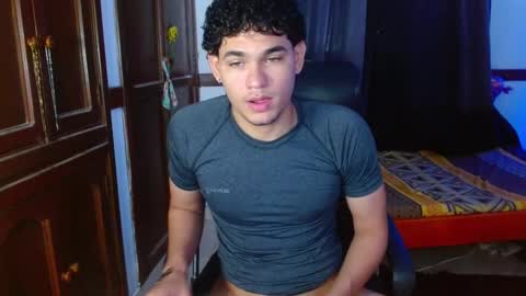 Snapshot of zyrosxk chatting on January 11, 2026, 5:18 pm antonio felipe online show from January 11, 2026, 5:18 pm