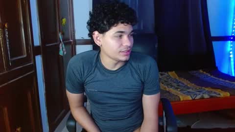 Snapshot of zyrosxk chatting on January 13, 2026, 3:39 pm antonio felipe online show from January 13, 2026, 3:39 pm