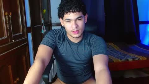 Snapshot of zyrosxk chatting on January 18, 2026, 6:17 am antonio felipe online show from January 18, 2026, 6:17 am