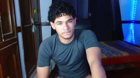 Snapshot of zyrosxk chatting on January 19, 2026, 6:17 am antonio felipe online show from January 19, 2026, 6:17 am