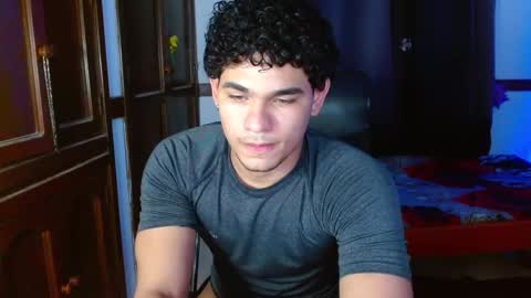 Snapshot of zyrosxk chatting on February 1, 2026, 6:23 am antonio felipe online show from February 1, 2026, 6:23 am