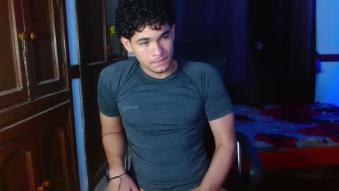 Snapshot of zyrosxk chatting on February 3, 2026, 6:40 am antonio felipe online show from February 3, 2026, 6:40 am