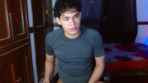 Snapshot of zyrosxk chatting on February 5, 2026, 12:54 pm antonio felipe online show from February 5, 2026, 12:54 pm