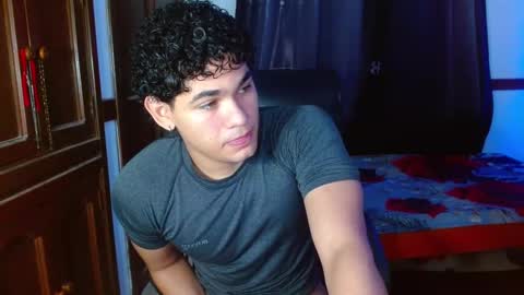 Snapshot of zyrosxk chatting on February 6, 2026, 1:03 pm antonio felipe online show from February 6, 2026, 1:03 pm