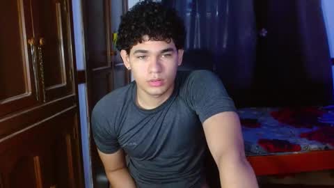 Snapshot of zyrosxk chatting on February 8, 2026, 12:41 pm antonio felipe online show from February 8, 2026, 12:41 pm