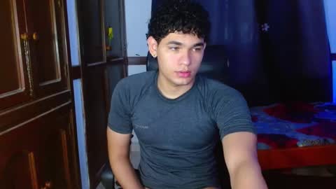 Snapshot of zyrosxk chatting on February 9, 2026, 1:04 pm antonio felipe online show from February 9, 2026, 1:04 pm