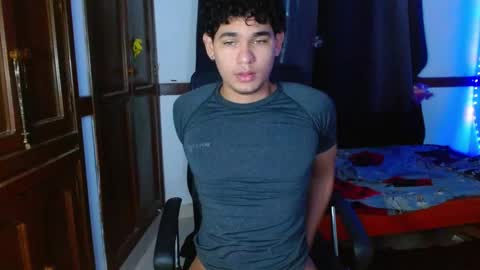 Snapshot of zyrosxk chatting on February 16, 2026, 12:45 pm antonio felipe online show from February 16, 2026, 12:45 pm