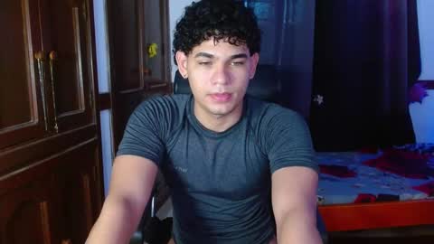 Snapshot of zyrosxk chatting on February 22, 2026, 1:42 pm antonio felipe online show from February 22, 2026, 1:42 pm