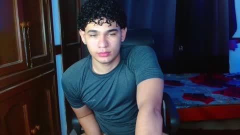 Snapshot of zyrosxk chatting on February 23, 2026, 6:33 am antonio felipe online show from February 23, 2026, 6:33 am