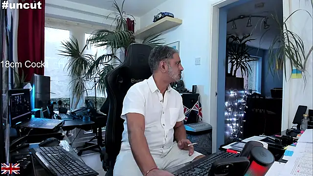 OnlineBossUK online show from September 9, 2025, 6:07 pm