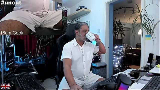 OnlineBossUK online show from October 11, 2025, 6:17 pm