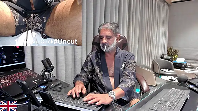 Snapshot of OnlineBossUK chatting on June 9, 2026, 4:51 pm OnlineBossUK online show from June 9, 2026, 4:51 pm