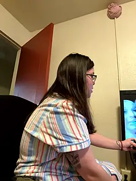 LacieStar online show from December 4, 2024, 1:53 pm