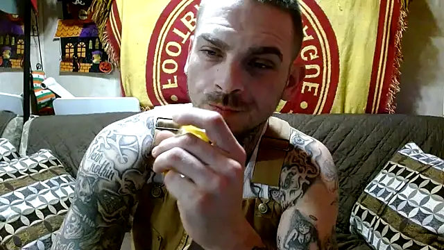 Snapshot of DADDY_KANE8--- chatting on January 25, 2025, 2:15 am DADDY KANE8--- online show from January 25, 2025, 2:15 am